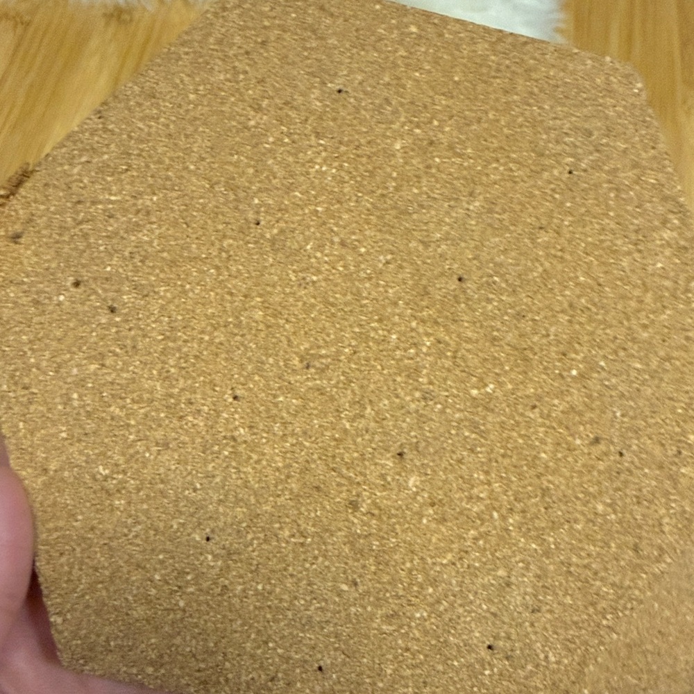 Set of 24 hexagon 4” cork board pieces self adhesive - Picture 2 of 4